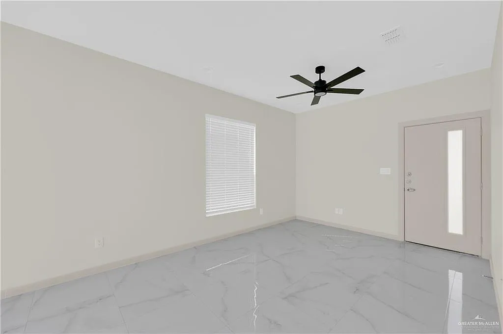 3 bed, 2.0 bath, 1140 sqft, $1,400 — Photo 3