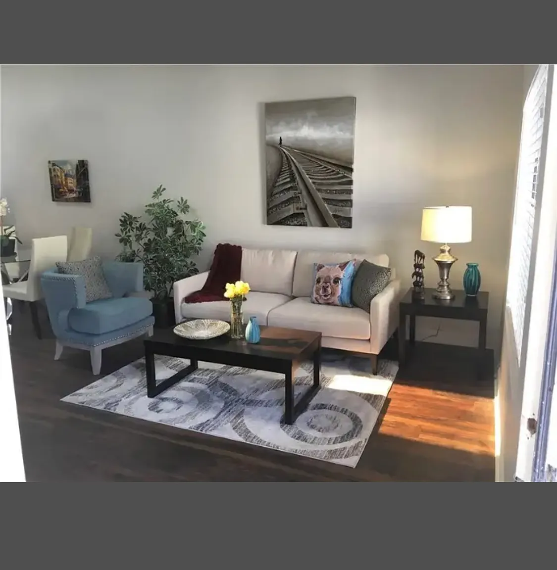 2 bed, 915 sqft, $1,400 — Photo 1