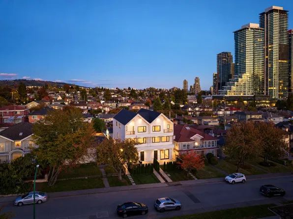 1458 Rosser Ave #2, Burnaby, BC V5C 5C8