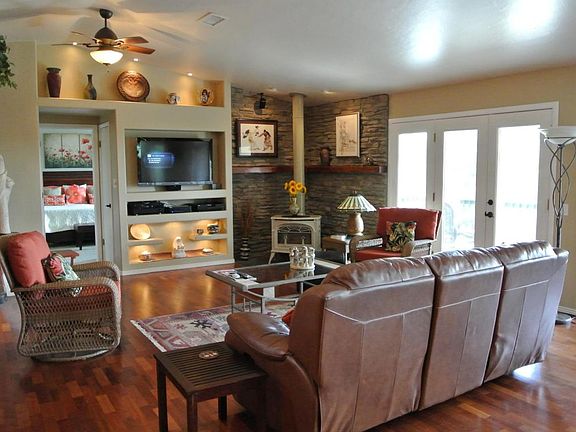 5th image of 732 Meadowlark Ln