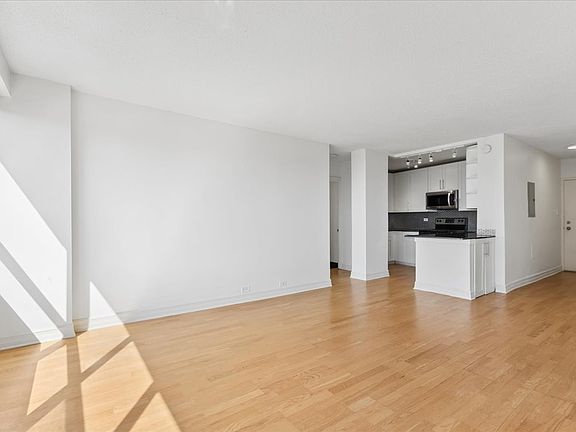 5th image of 2930 N Sheridan Rd APT 1403