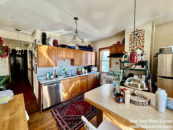 3rd image of 348 Faneuil St #1