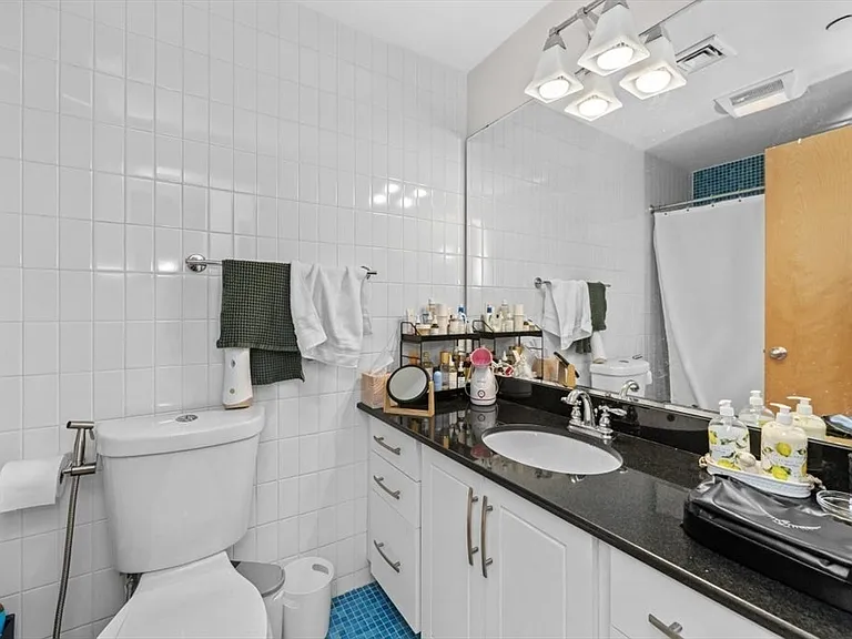 24 Bay State Rd #5 — Photo 18