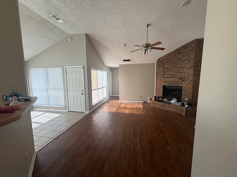 505 Valley Mills Dr — Photo 2