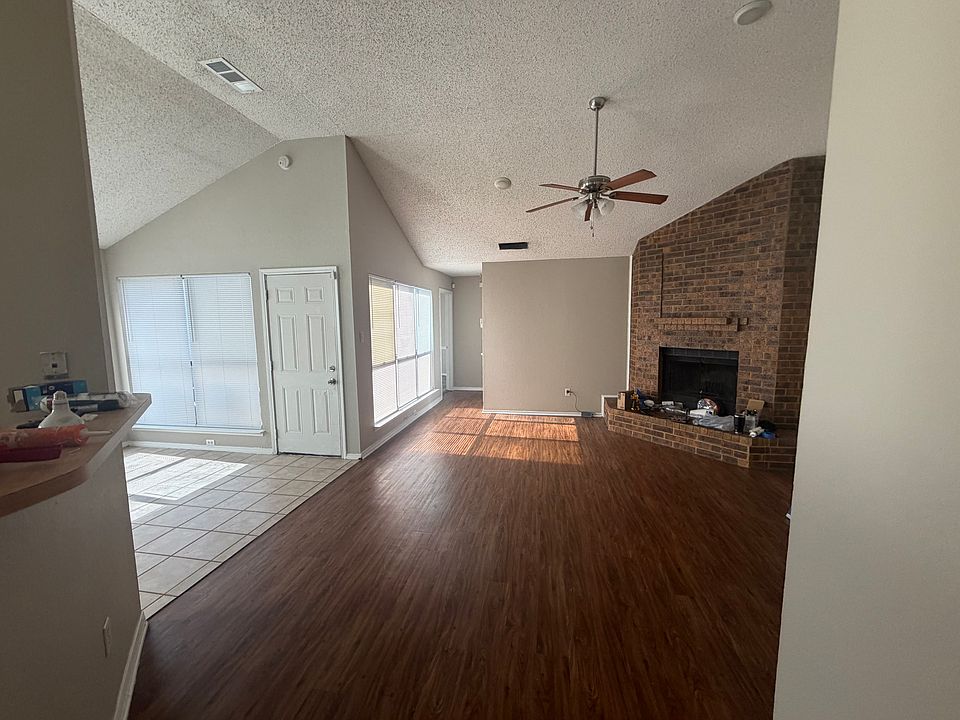 2nd image of 505 Valley Mills Dr