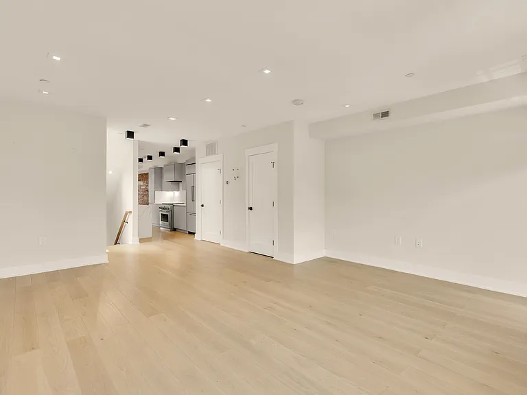 330 16th St SE #Penthouse 2 — Photo 11