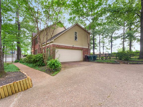 3rd image of 732 N Tree Dr