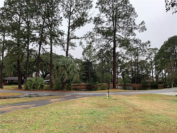 3rd image of 394 Lake Circle Dr
