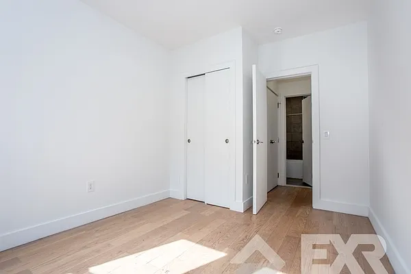 Rented by EXR | media 22