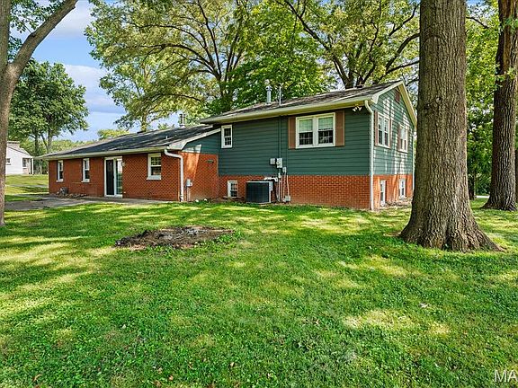 2nd image of 1105 College Rd