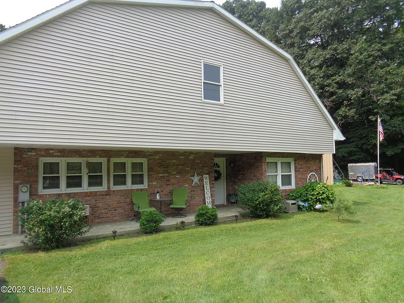 3rd image of 387 Lakehill Road
