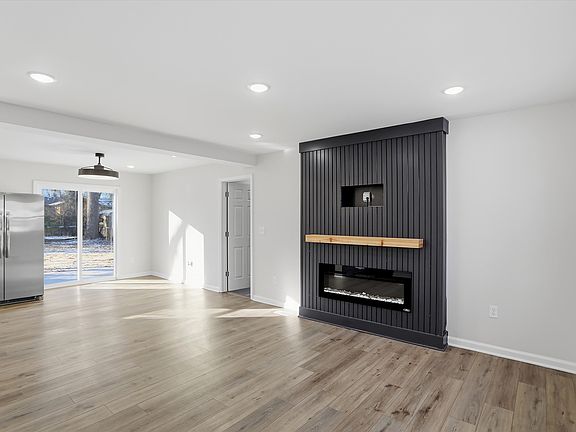 3rd image of 7141 E 48th St