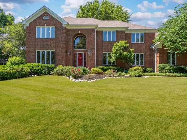 1099 Boneset Dr, Crystal Lake, IL 60014