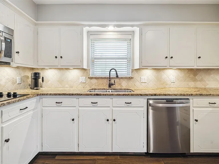10714 Piping Rock Ln — Photo 21