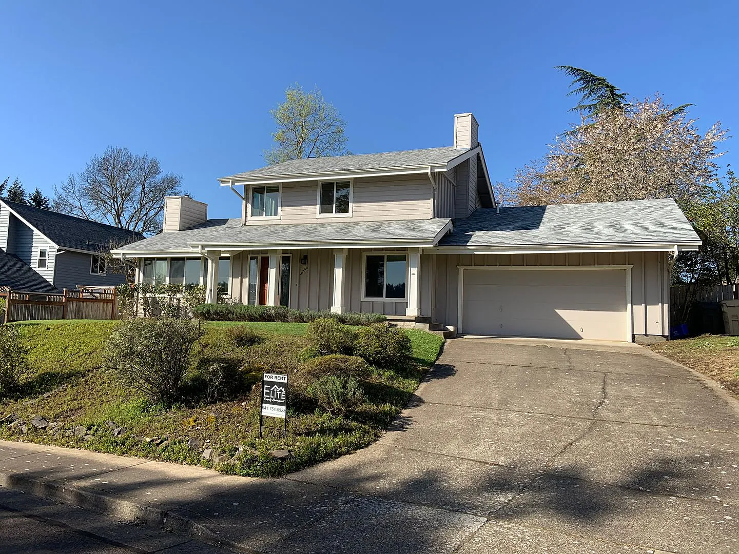 Updated Timberhill Home on Wisteria — Photo 2