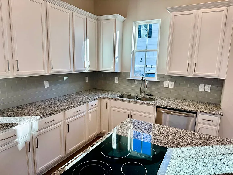 2820 Cook Cir #D — Photo 13