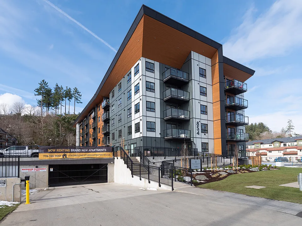 854 Island Hwy S #401