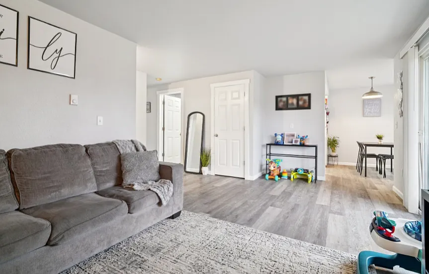 2 bed, 828 sqft, $1,545 — Photo 3