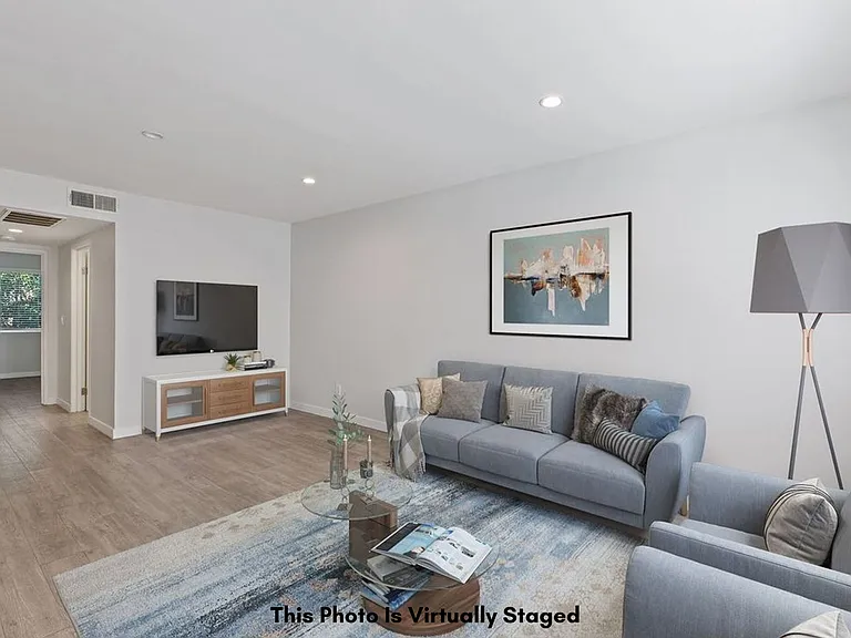 810 Crenshaw — Photo 6