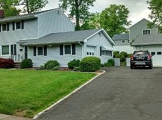 747 Tamaques Way, Westfield, NJ 07090