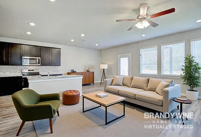 3 bed, 2.5 bath, 1691 sqft, $1,832 — Photo 3