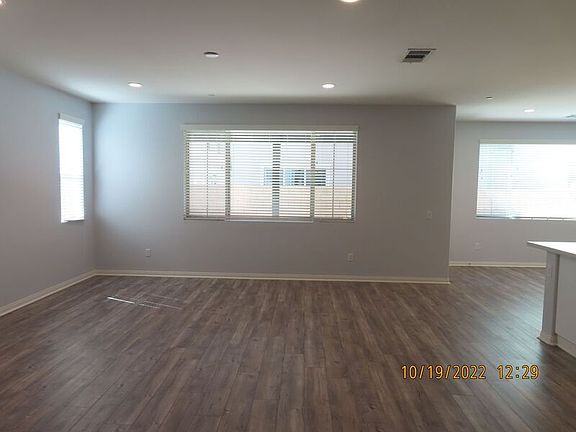 3rd image of 4556 S Amherst Ave