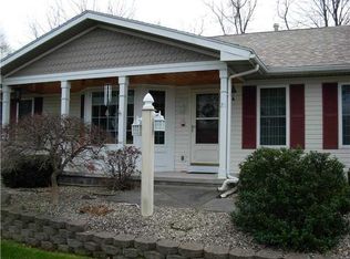 21 Creekview Ln, Greece, NY 14626