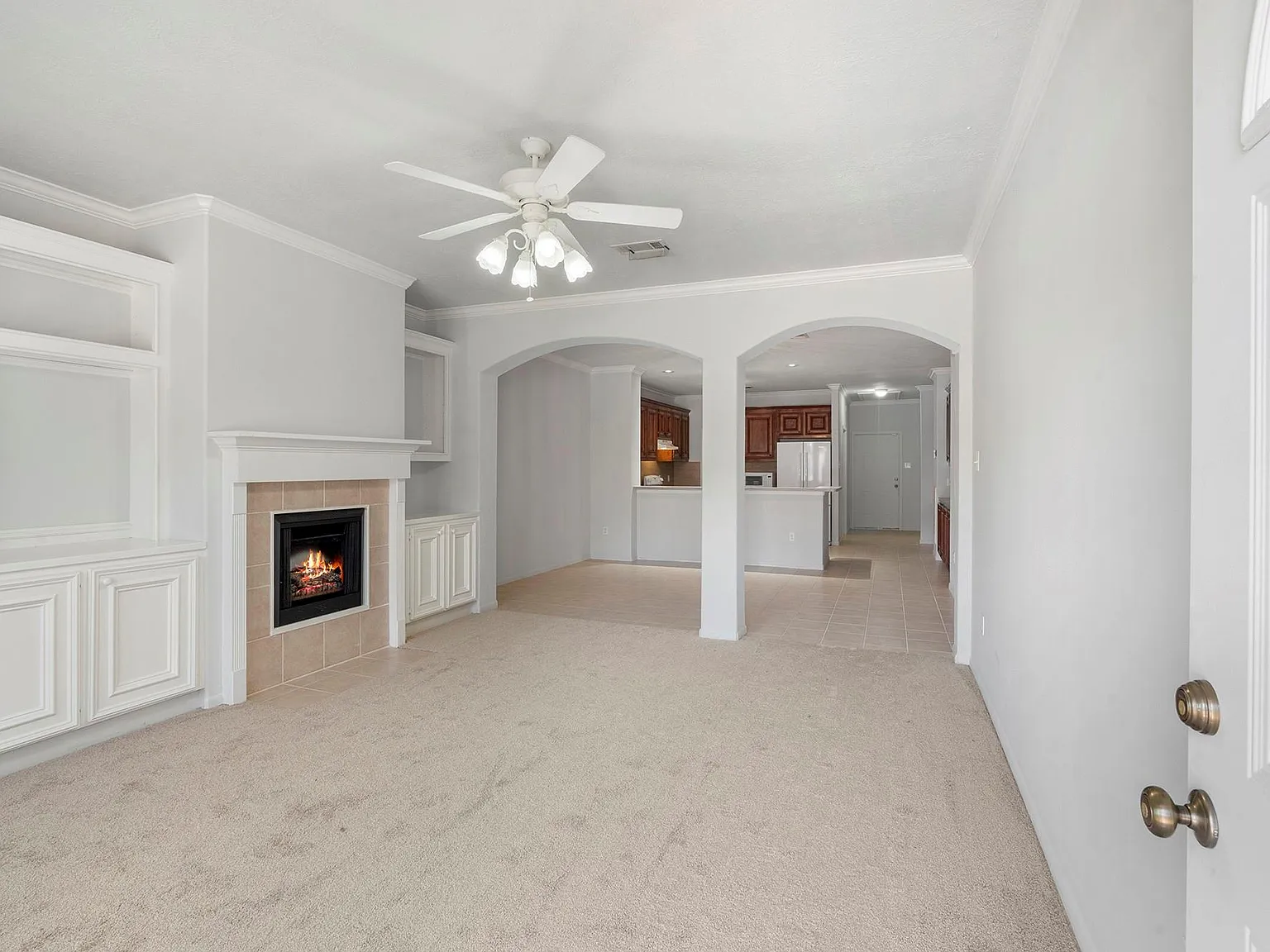 2 bed, 2.0 bath, 1878 sqft, $1,800 — Photo 2