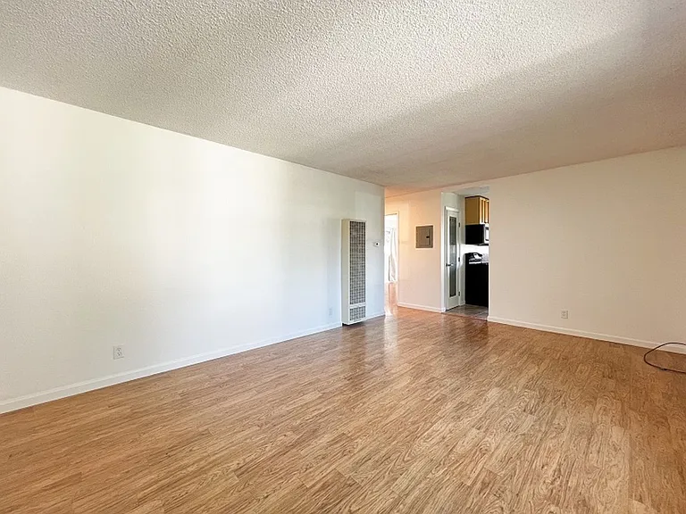 Vallejo Street, 1107 ** — Photo 2