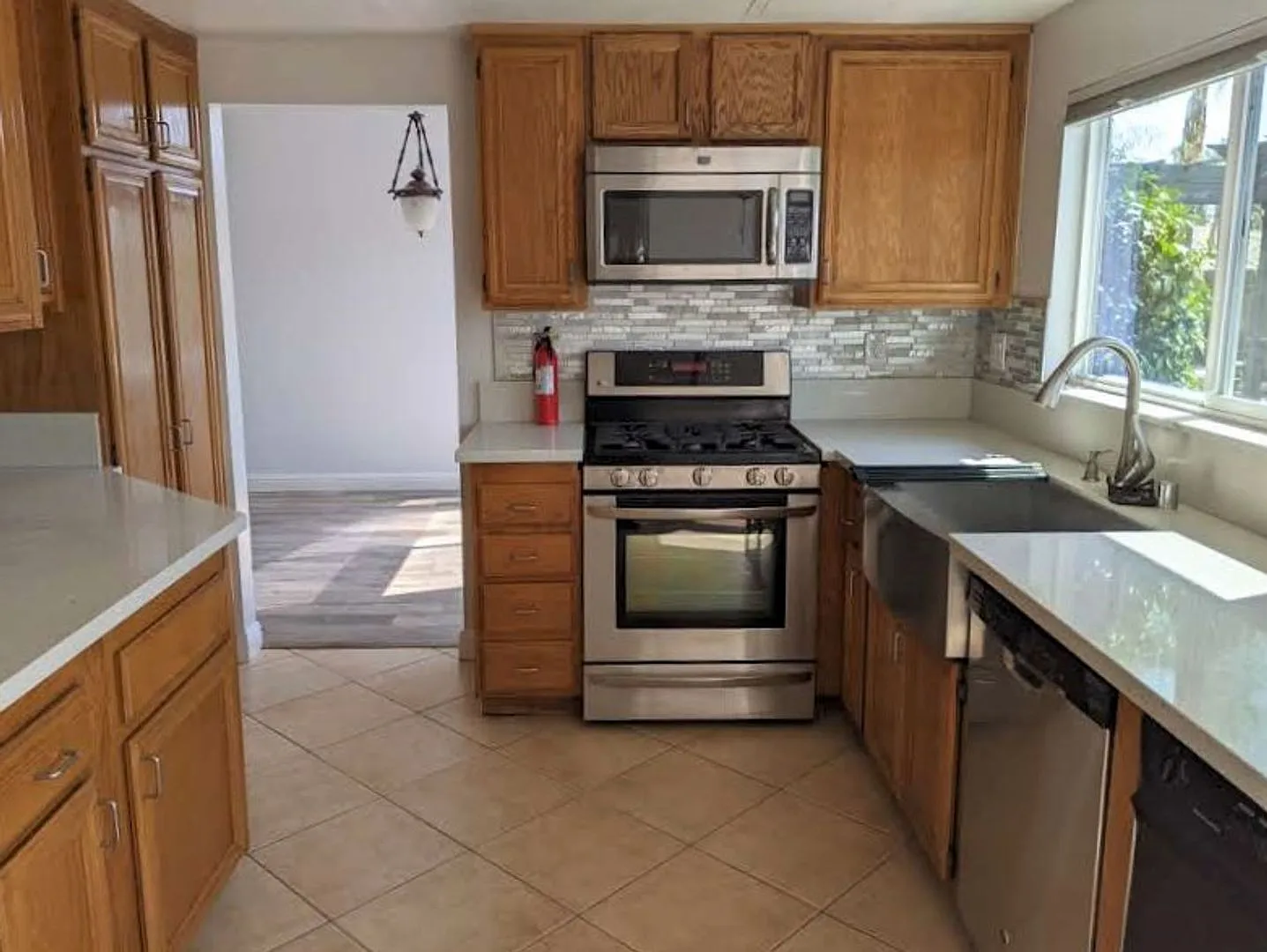 15073 Cornflower Ct Fontana, 92336 (4 Bed / 3 Bath) — Photo 3