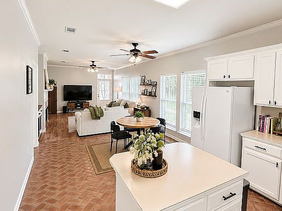 5th image of 41040 Fairmont Ave