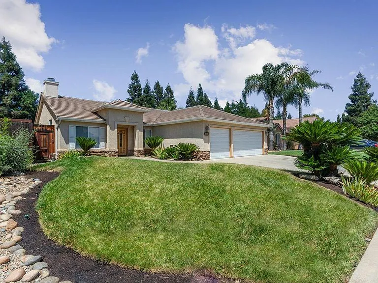 2604 E Christopher Dr — Photo 2