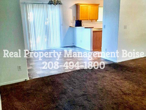 4th image of 2419 E Clover Pl