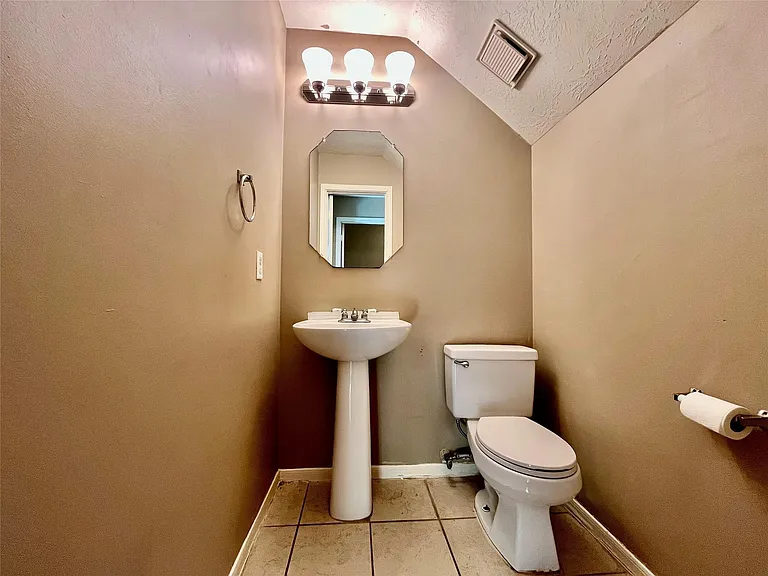 146 Skycrest Dr — Photo 16