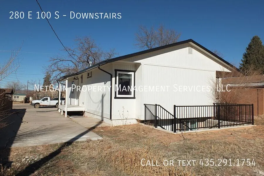 Newly Remodeled 2 Bedroom Basement Apartment — Photo 2