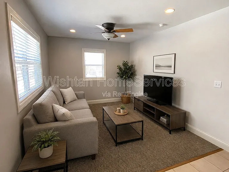 518 W Murray St #C — Photo 2