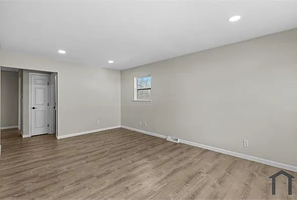4 bed, 844 sqft, $1,850 — Photo 3