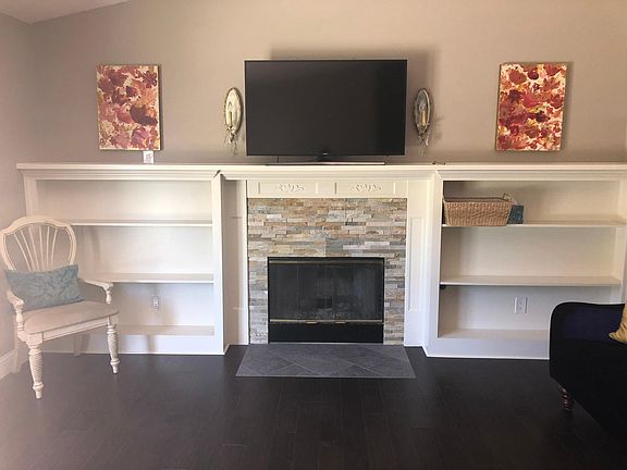 3rd image of 678 Mesa Sands Way