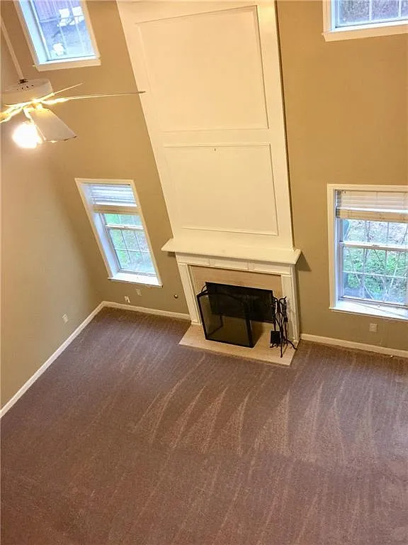 3 bed, 2.5 bath, 2031 sqft, $2,419 — Photo 3