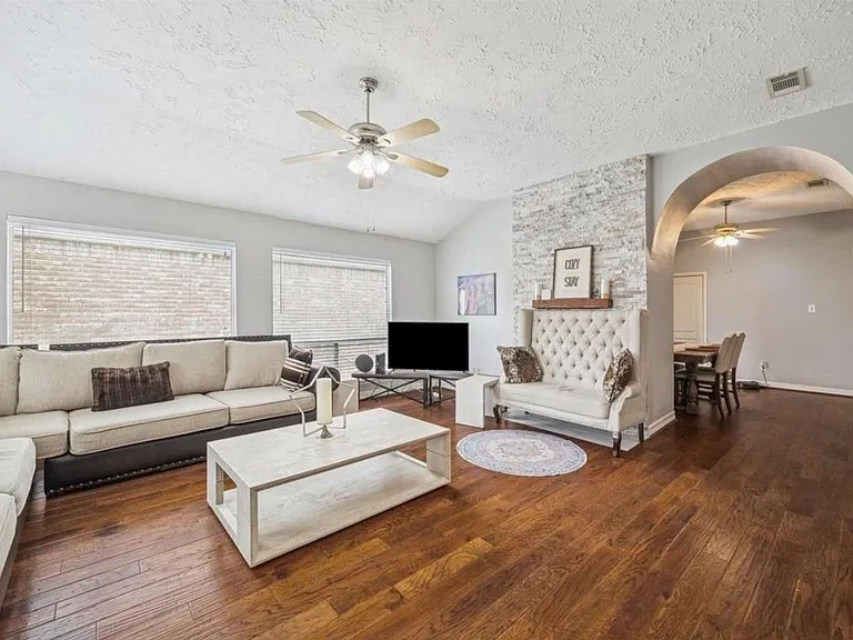 16147 New Field Dr — Photo 7