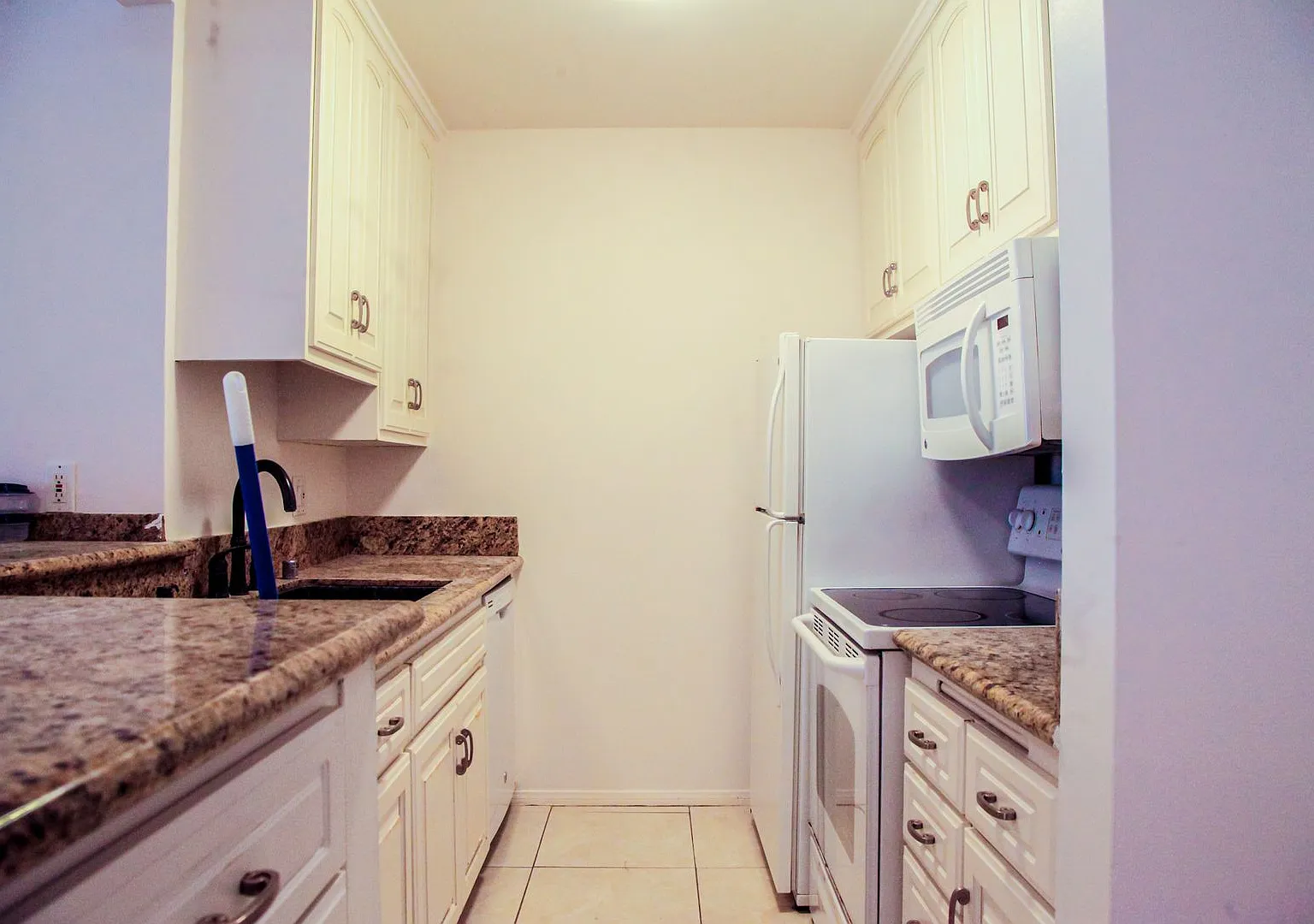 Spacious 2-Bedroom Condo in Cross Creek Village with Resort-Style Amenities — Photo 4