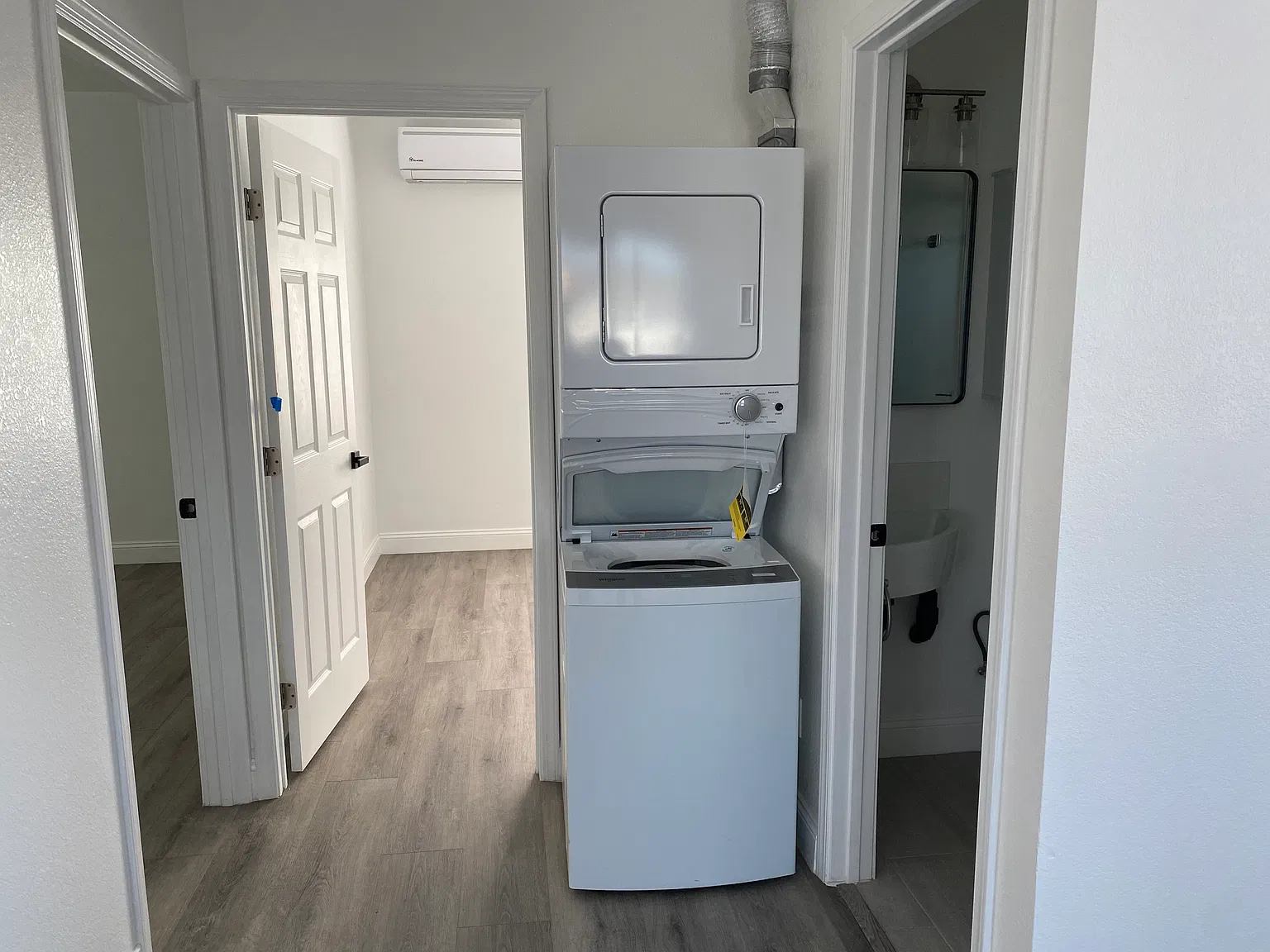 3 bed, 840 sqft, $3,350 — Photo 4