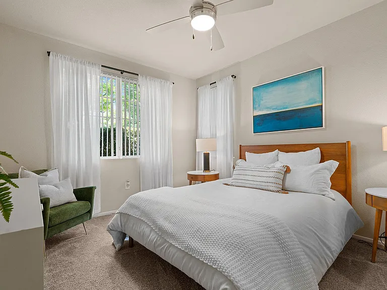 Hills of Valencia Apartments — Photo 22