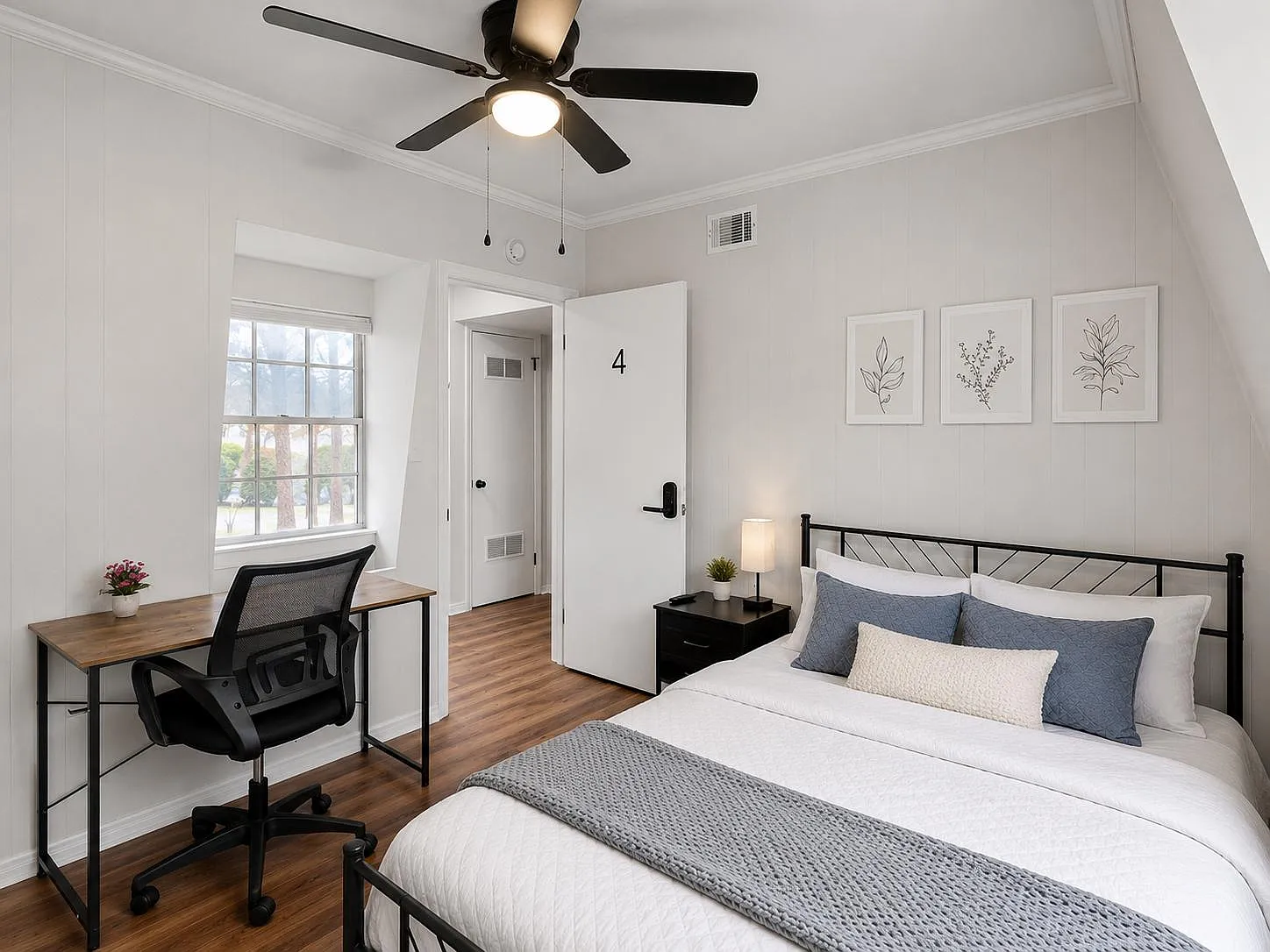 4 bed, 3.0 bath, 2924 sqft, $1,001 — Photo 1