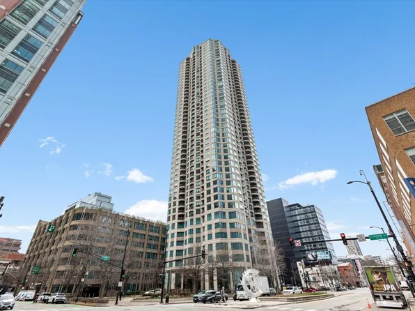 400 N La Salle Dr APT 2808, Chicago, IL 60654