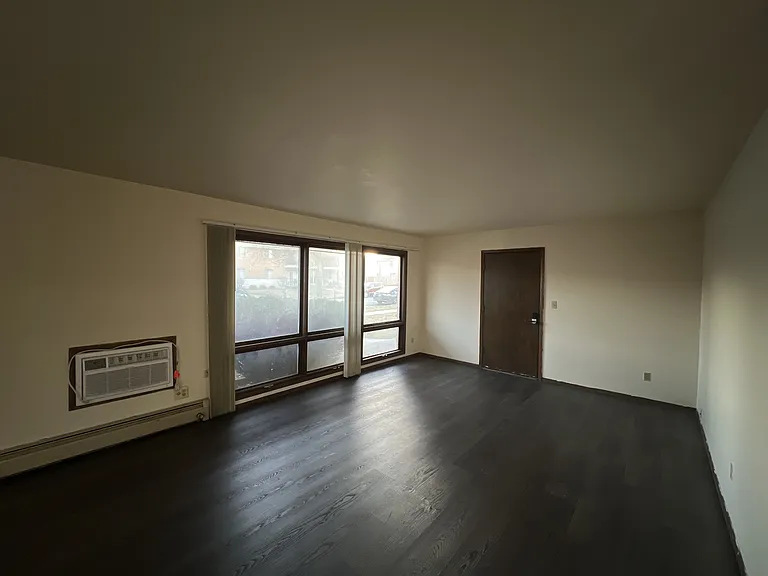10112 W Sharon Ln — Photo 2