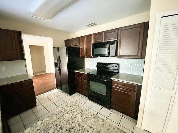 3rd image of 2730 Beaver Dr