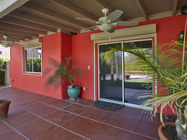2952 N Saint Augustine Pl — Photo 3