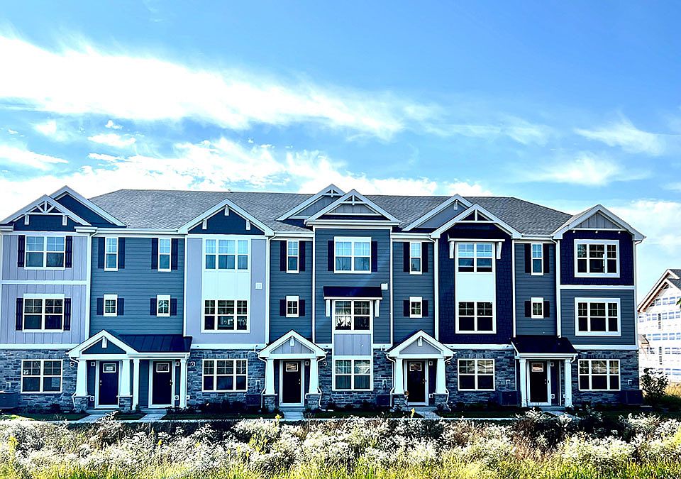 1st image of 438 Lakeshore Ct