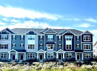 438 Lakeshore Ct, Saint Charles, IL